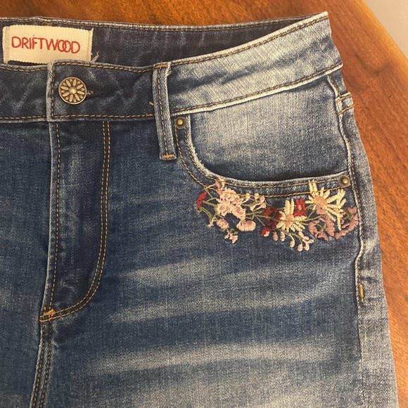 Driftwood Shorts - Picture 2 of 6